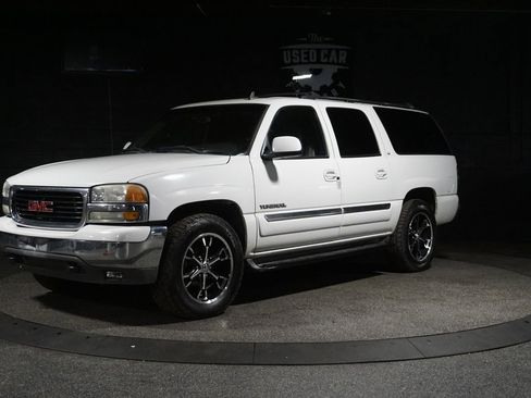 Used 2006 GMC Yukon XL SLT w/ SLT Preferred Equipment Group AWD/4WD image 1