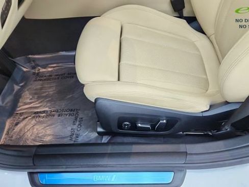Used 2025 BMW i4 eDrive40 w/ Premium Package RWD image 34