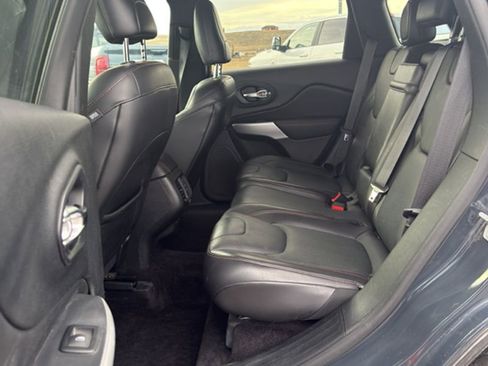 Used 2017 Jeep Cherokee Trailhawk image 12