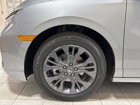 New 2026 Honda Odyssey Touring image 7