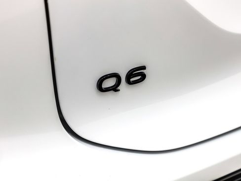 New 2025 Audi Q6 e-tron Premium Plus image 9