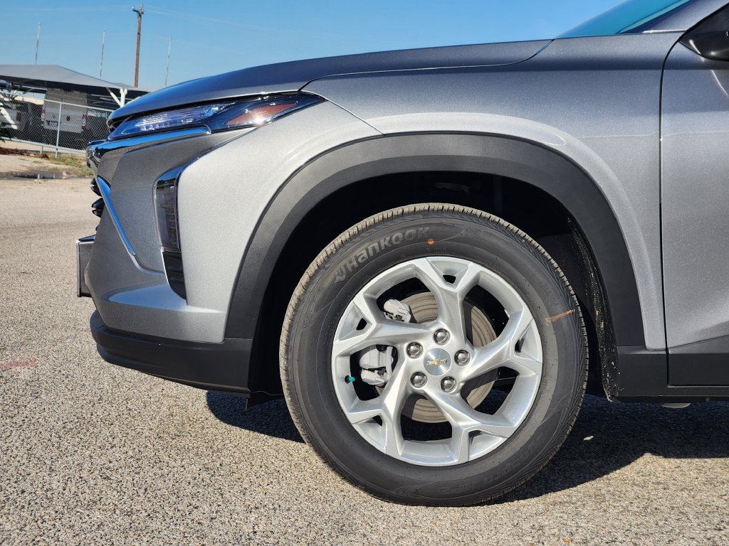 New 2026 Chevrolet Trax LS w/ LS Convenience Package FWD image 5