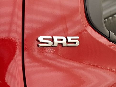 Certified 2025 Toyota Tacoma SR5 AWD/4WD image 28