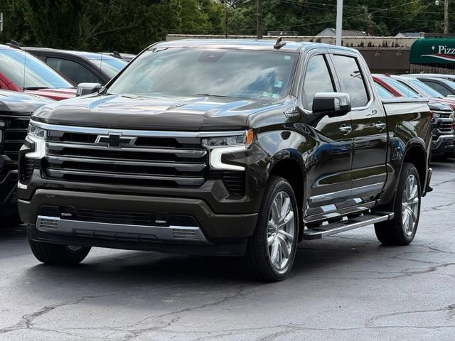 Used 2023 Chevrolet Silverado 1500 High Country w/ High Country Premium Package AWD/4WD image 3