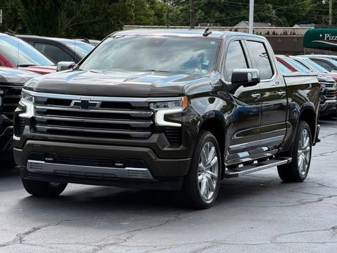 Used 2023 Chevrolet Silverado 1500 High Country w/ High Country Premium Package AWD/4WD image 3