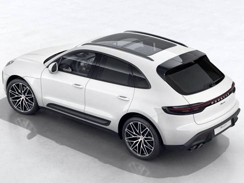 Certified 2026 Porsche Macan AWD/4WD image 4