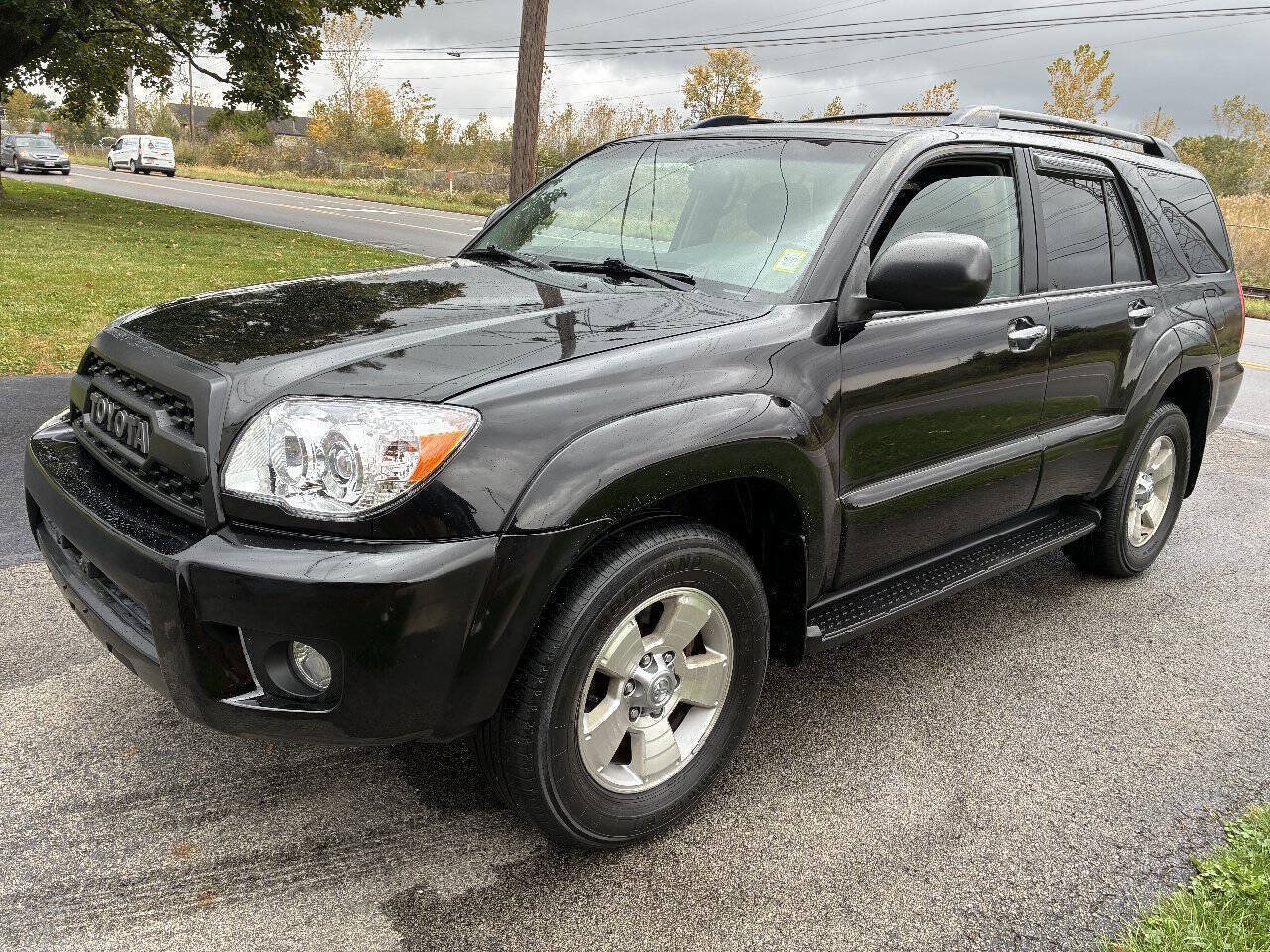 Used 2007 Toyota 4Runner SR5 AWD/4WD image 2