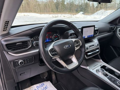 Certified 2022 Ford Explorer XLT w/ Equipment Group 202A image 20