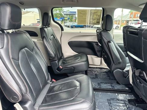 Used 2020 Chrysler Pacifica Touring-L Plus w/ Advanced Safetytec Group FWD image 25