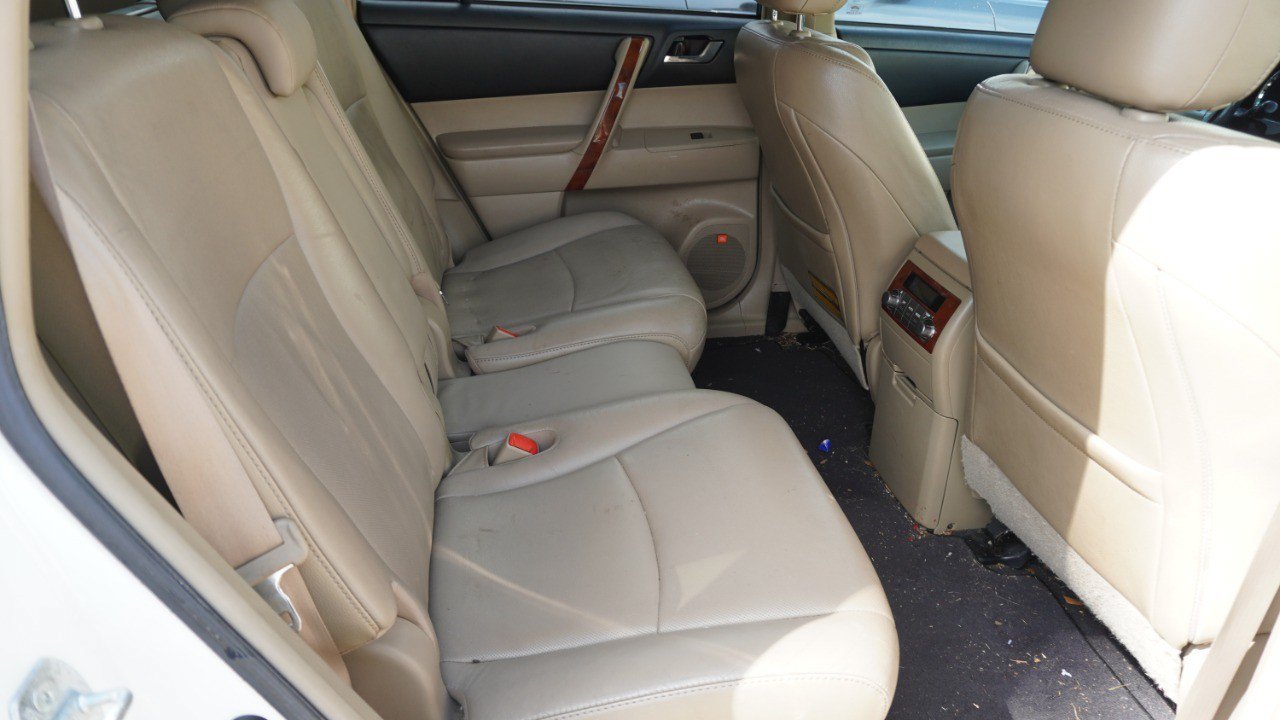 Used 2011 Toyota Highlander Limited w/ Tow Pkg FWD image 14