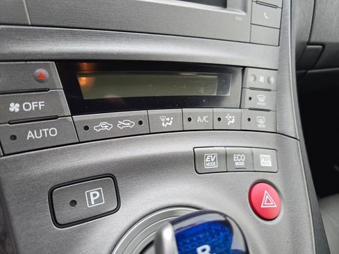 Used 2014 Toyota Prius Four image 26