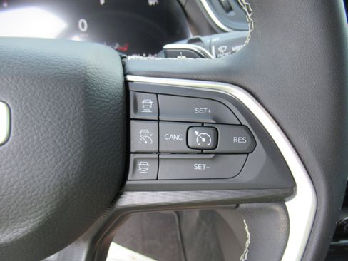 Used 2025 Jeep Grand Cherokee L Laredo RWD image 25