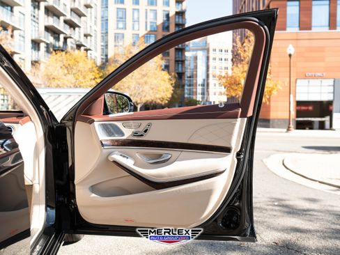 Used 2018 Mercedes-Benz S 560 4MATIC Sedan w/ Premium Package image 45