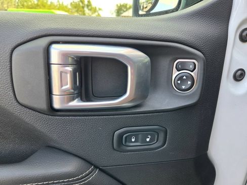 Used 2021 Jeep Wrangler Unlimited Sahara AWD/4WD image 13
