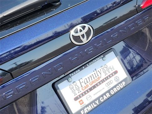 New 2026 Toyota Grand Highlander Platinum image 8