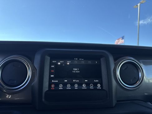 Used 2021 Jeep Wrangler Unlimited Sahara image 21