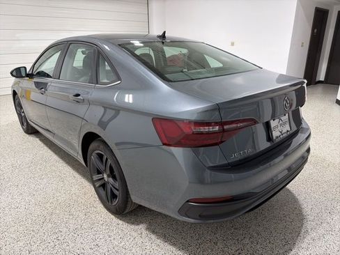 Used 2023 Volkswagen Jetta SE w/ Panoramic Sunroof Package image 6