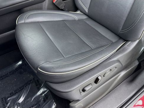 Certified 2023 GMC Yukon SLT w/ SLT Premium Package AWD/4WD image 24