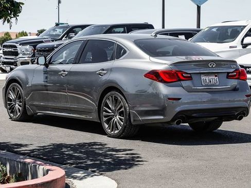 Used 2017 INFINITI Q70 L 3.7 RWD image 2