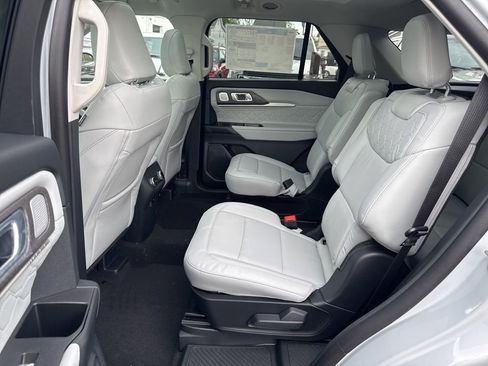 New 2026 Ford Explorer Platinum AWD/4WD image 9