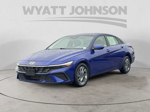 Used 2024 Hyundai Elantra SEL FWD image 1