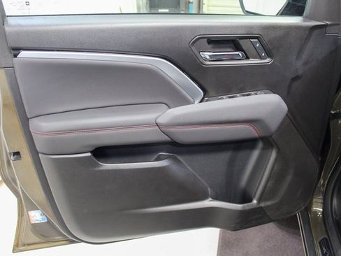 Used 2024 Chevrolet Colorado Z71 w/ LPO, Dark Essentials Package image 7