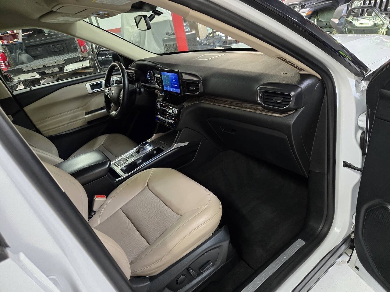 Used 2021 Ford Explorer Limited w/ Equipment Group 301A RWD image 24