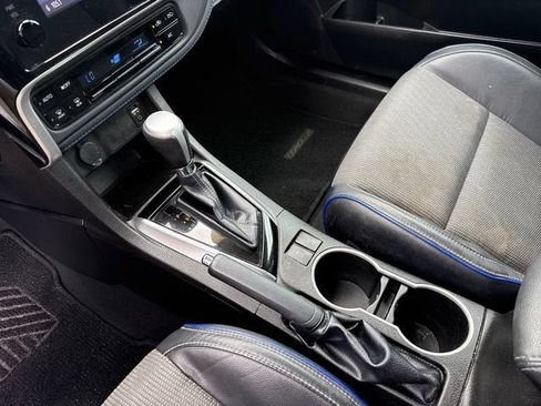 Used 2018 Toyota Corolla SE FWD image 21