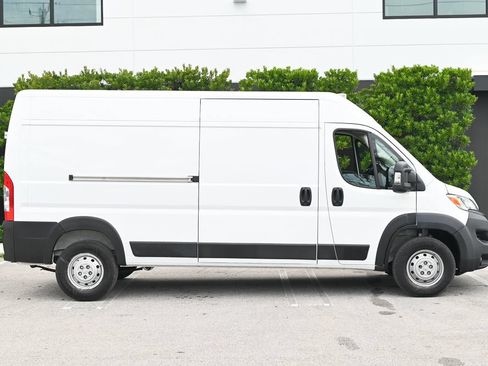 Used 2024 RAM ProMaster 2500 w/ Convenience Group FWD image 6