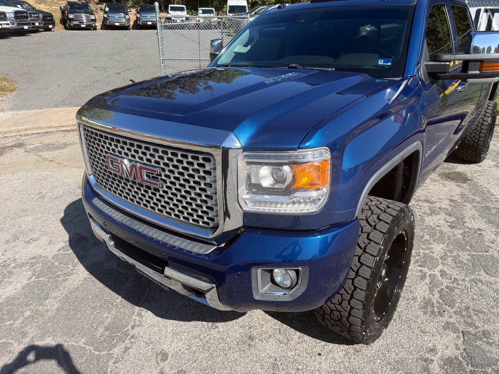 Used 2015 GMC Sierra 2500 Denali w/ Duramax Plus Package AWD/4WD image 20