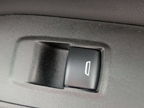 Used 2024 Chevrolet Equinox LT FWD image 34