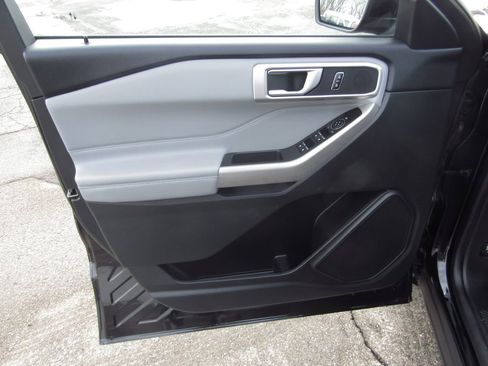 Used 2024 Ford Explorer XLT w/ Equipment Group 202A image 12