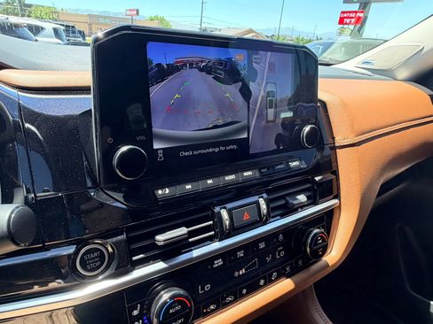 Used 2023 Nissan Pathfinder Platinum AWD/4WD image 19