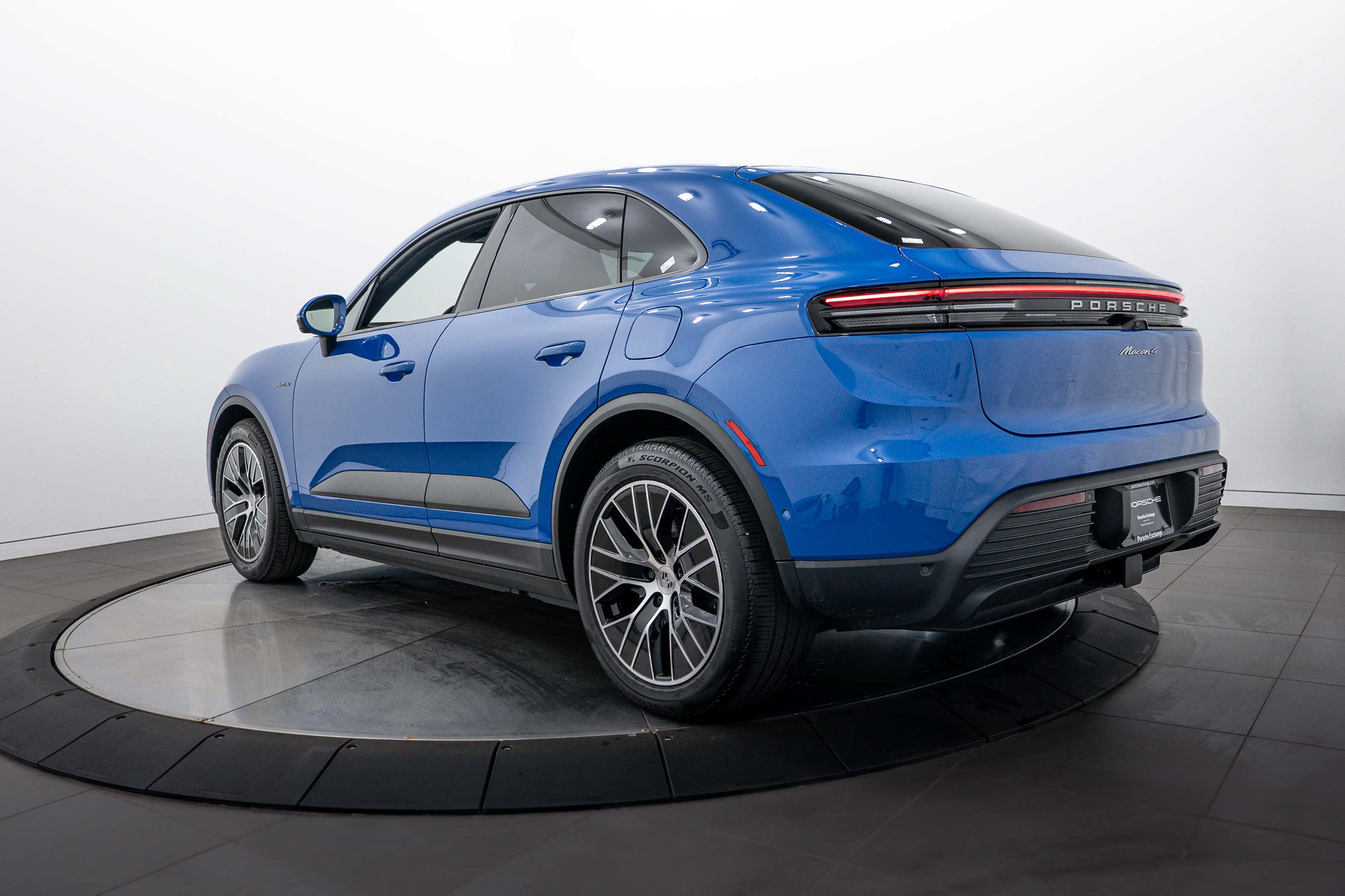 Certified 2026 Porsche Macan 4 Electric AWD/4WD image 3