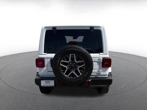 Used 2025 Jeep Wrangler Unlimited Sahara AWD/4WD image 11