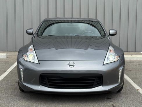 Used 2017 Nissan 370Z Coupe RWD image 2