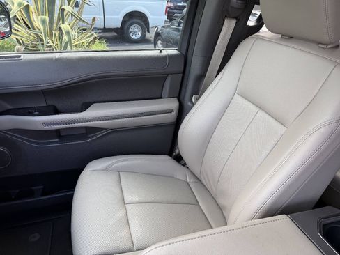 Used 2020 Ford Expedition Max XLT w/ Equipment Group 202A AWD/4WD image 9