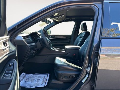 Used 2024 Jeep Grand Cherokee Limited 4xe image 9