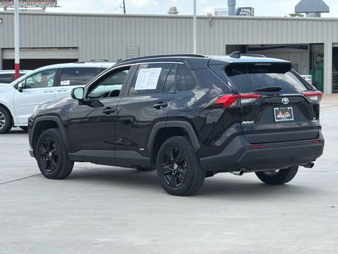 Used 2024 Toyota RAV4 LE AWD/4WD image 4