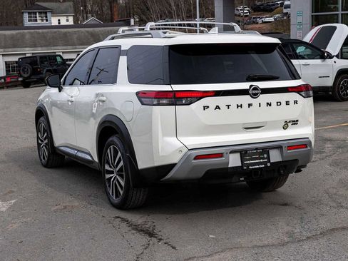 Used 2024 Nissan Pathfinder Platinum image 6