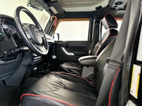 Used 2015 Jeep Wrangler Unlimited Rubicon w/ Max Tow Package image 15