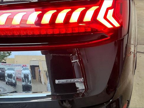Used 2022 Audi Q7 3.0T Prestige image 11