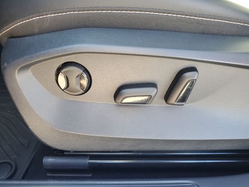 Used 2022 Volkswagen Taos SE w/ IQ.Drive SE Package image 14