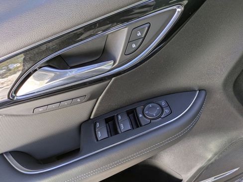 Used 2025 Buick Envision Preferred image 10