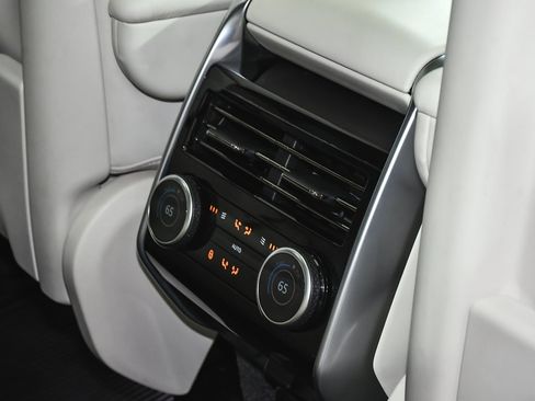 Used 2025 Land Rover Range Rover SE image 65