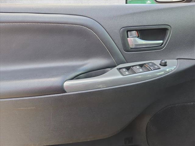 Used 2015 Toyota Sienna SE Premium FWD image 9