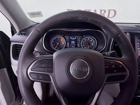 Used 2020 Jeep Cherokee Latitude Plus w/ Comfort/Convenience Group AWD/4WD image 13