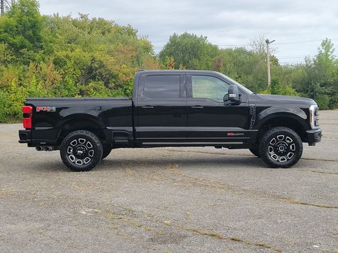 Used 2025 Ford F350 Platinum w/ FX4 Off-Road Package AWD/4WD image 4