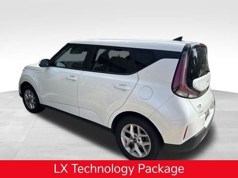 Used 2023 Kia Soul LX w/ LX Technology Package FWD image 3
