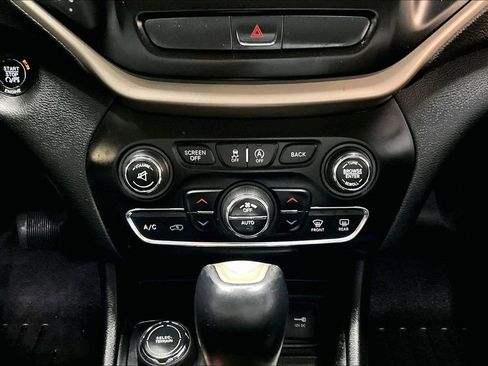 Used 2015 Jeep Cherokee Limited w/ Luxury Group image 14